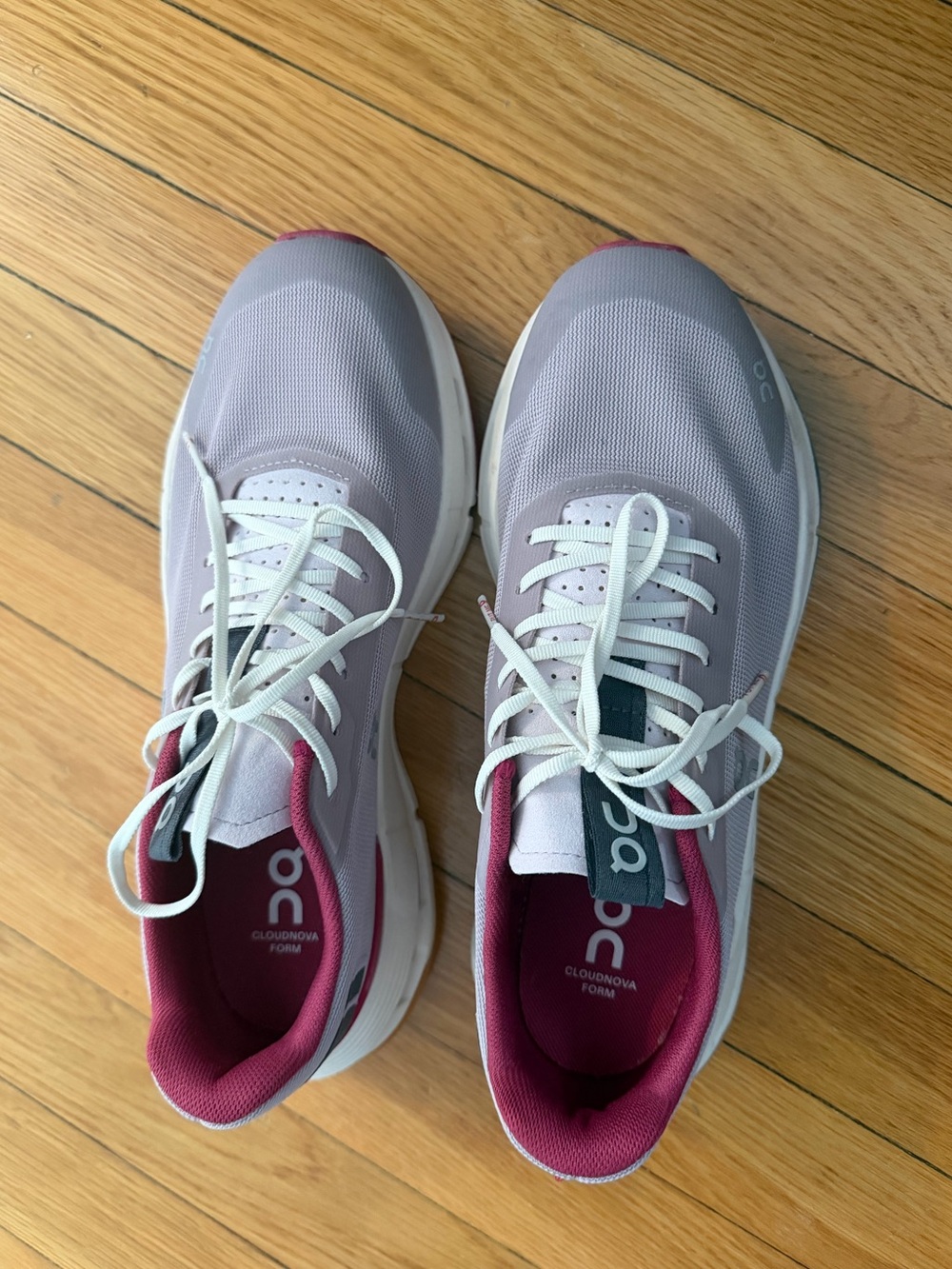 On Cloud Sneakers - Picture 3 of 4